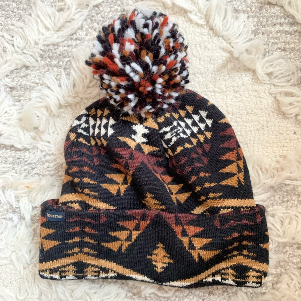 NWOT Pendleton Pom Pom Beanie